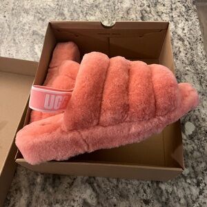 Women’s UGG slippers pink